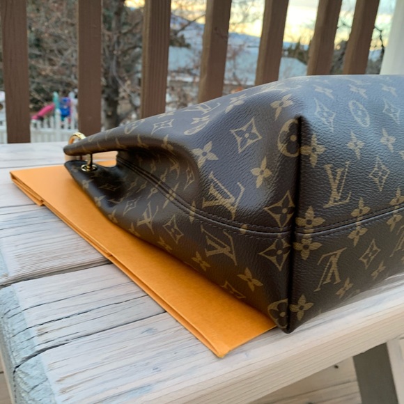 Sold - New Louis Vuitton Graceful MM - Picture 10 of 16